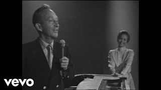 Vignette de la vidéo "Bing Crosby - Raindrops Keep Falling on My Head (Live In Buenos Aires, Argentina / 1970)"