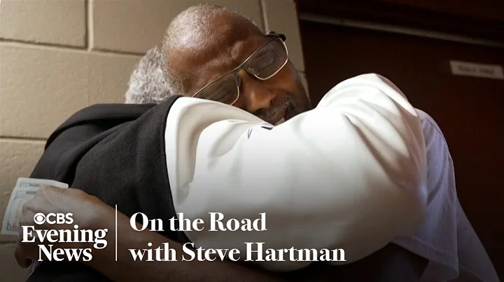 Secret Santa teams up with doctor to give money to patients, strangers in Baltimore