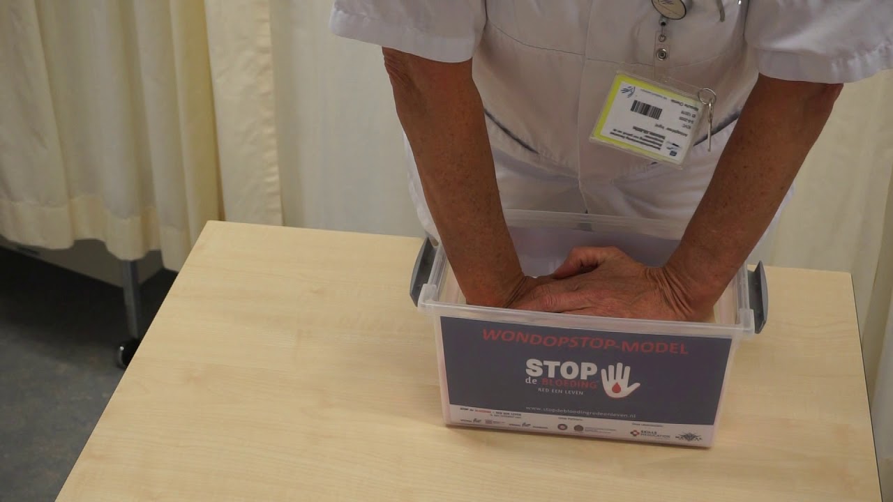 Bloeding stoppen met directe druk op de wond