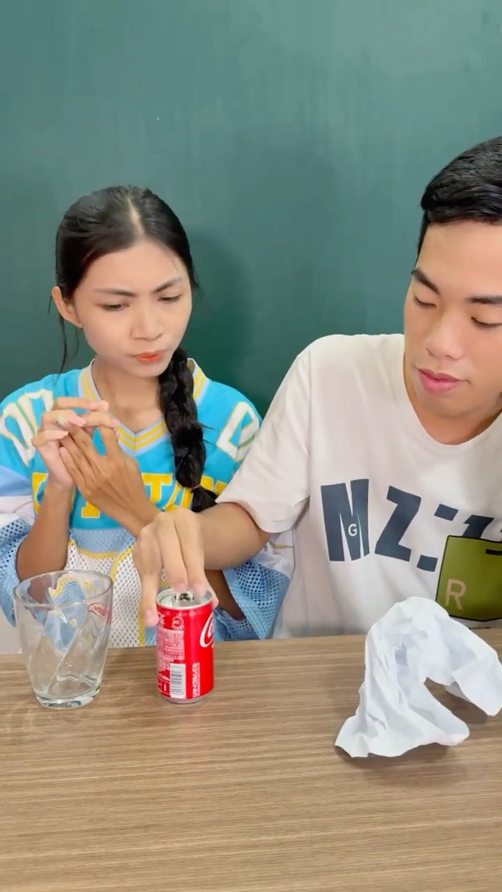 LNS comedy: Coke cans were stolen ?
