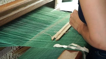 Weaving inlays