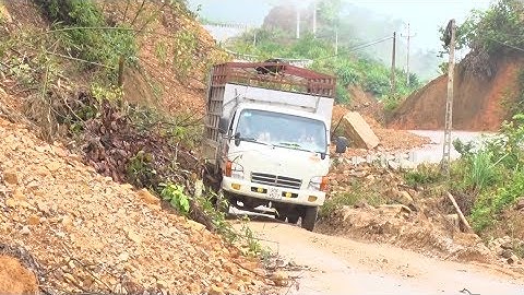 Tin Tức 24h Mới Nhất Hôm Nay : Mất an toàn giao thông do sạt lở đất, đá tại Bắc Kạn