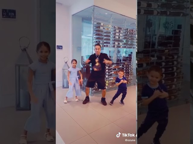 Ozuna bailando con sus hijo/a tik tok real músic class=