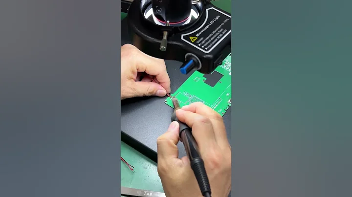 Soldering footage under the Tomlov TM4K-AF MAX digital microscope