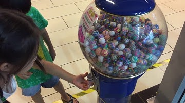Bouncy Balls Toy Vending Machine.. Fun Time With Toys Wonderland