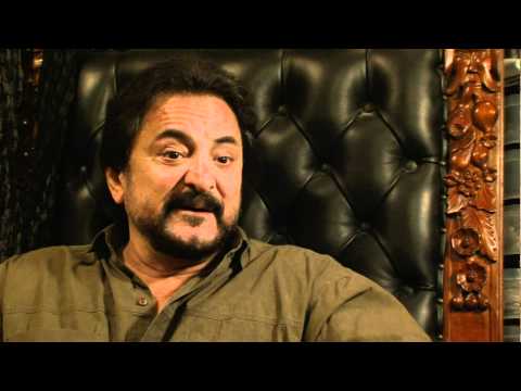 5 films d'horreur à voir sur Shudder en décembre 32 SMOKE AND MIRRORS: The story of Tom Savini Teaser trailer