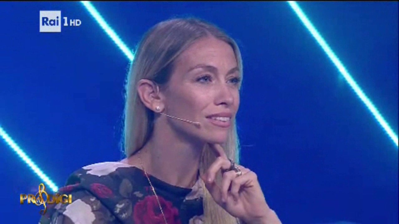 Martina Valentini a Prodigi La musica è vita su Rai 1 - YouTube