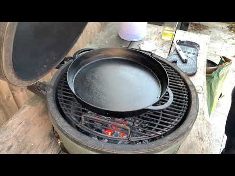 Cast Iron Skillet - Big Green Egg