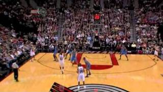 Marcus Camby - LaMarcus Aldridge alley-oop dunk!