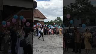 💞 Penganten Dayak melepaskan balon bersama dgn keluarga besar💞