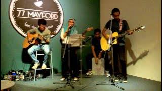 Wolfram - Menggapai Awan (Live Acoustic @ 77 Mayford)
