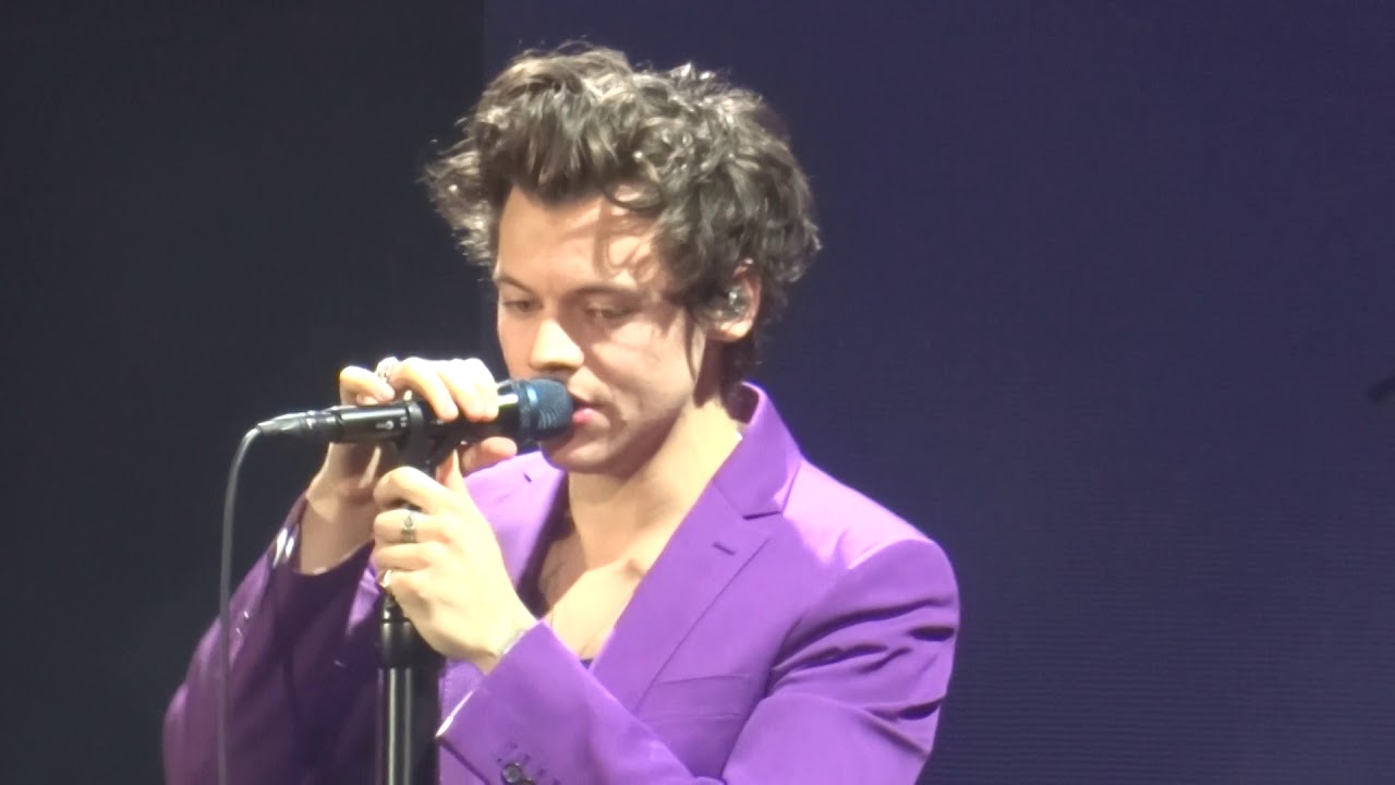 What Makes You Beautiful - Harry having fun -Harry Styles - 27/03/2018 Munich