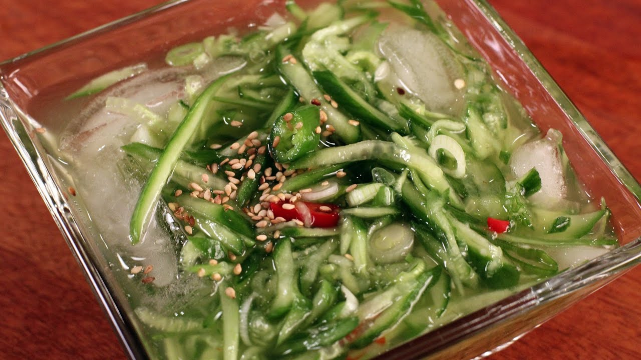 Cold cucumber soup (Oinaengguk: 오이냉국) | Maangchi
