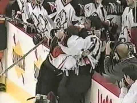 Brendan Shanahan vs Matthew Barnaby 