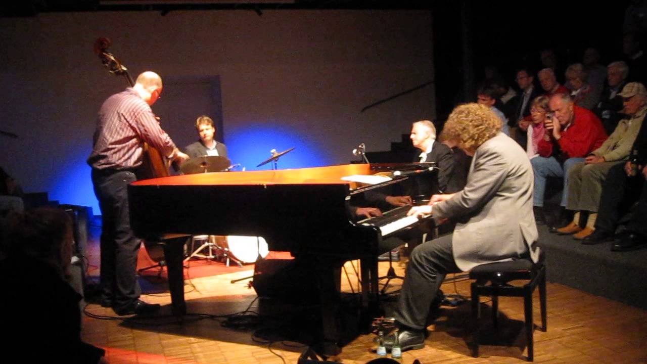 Martin Sasse Trio feat. Scott Hamilton - September In The Rain Martin Sasse Trio feat. Scott Hamilton - September In The Rain