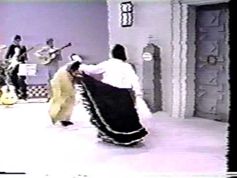 CARLOS CHINCHAYAN BAILA TONDERO CON CECILIA BARRAZ...