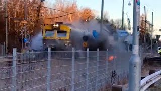 Train crashes into bus / Tåg kraschar in i buss på Hisingen (8 mars 2021)