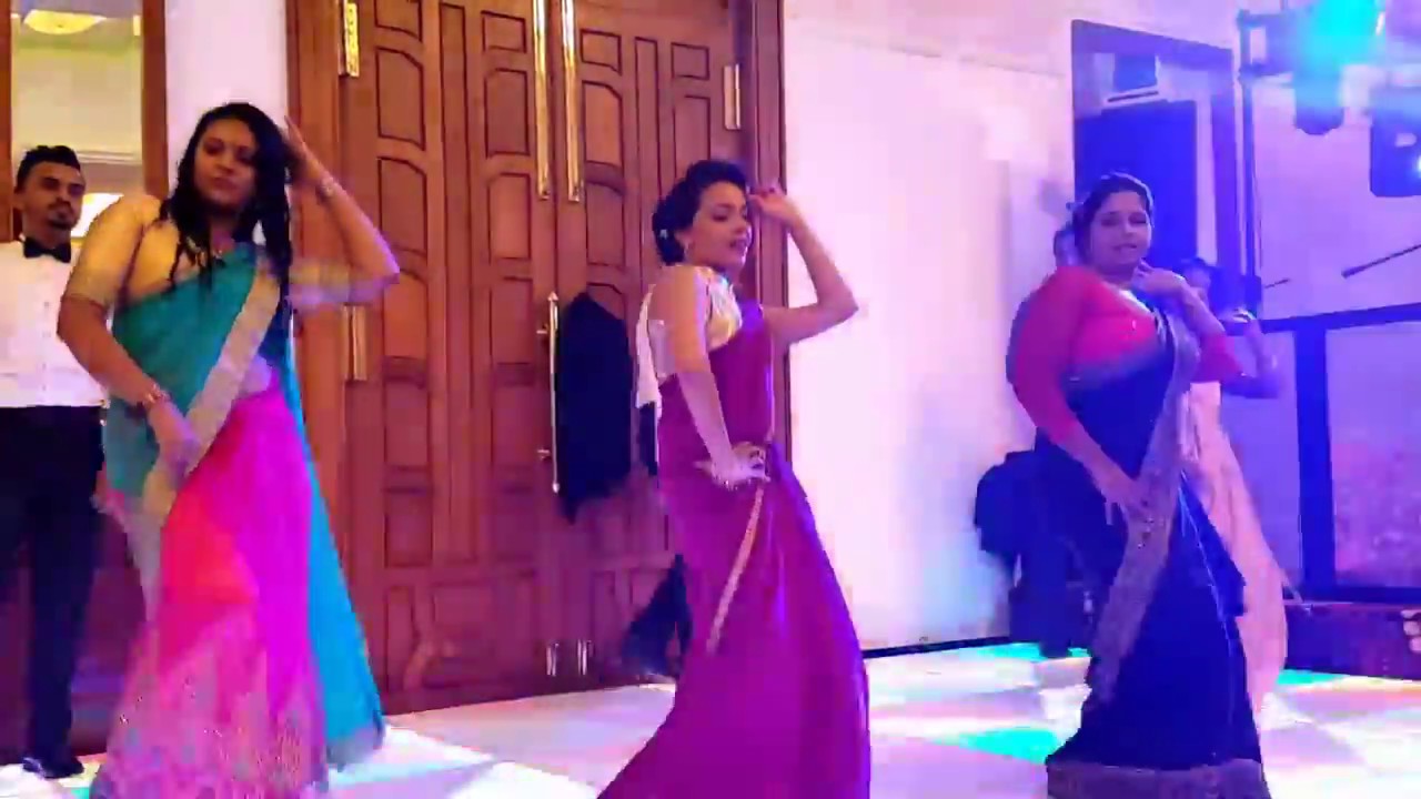 Navel Show in Wedding Dance