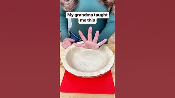 How to make perfect pie crust edges using your fingers #pie #baking #Thanksgiving #Christmas