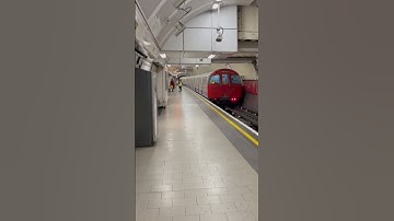 London Underground Trains Tube Train End of the Line Elephant and Castle #londonunderground