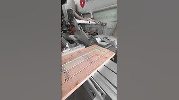 Using a sliding table saw to bulk cut some construction lumber #woodworking #tools #machinery #wood