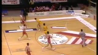 Toni Kukoc blocks Dragan Tarlac