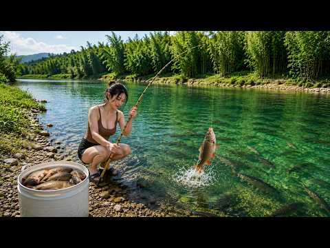 Harvesting Giant Fish Bare-Handed in Muddy Pond | Country Girl Survival