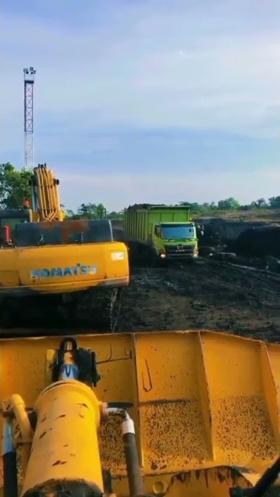 HINO 500 VS DOZER KOMATSU #shorts #story #storywa
