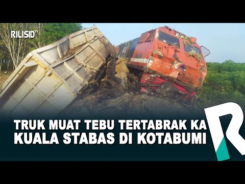 Truk Muat Tebu Tertabrak KA Kuala Stabas di Kotabumi
