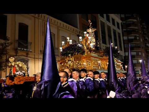 El Nazareno recorre Valdepeñas en una sobrecogedora madrugada de Viernes Santo
