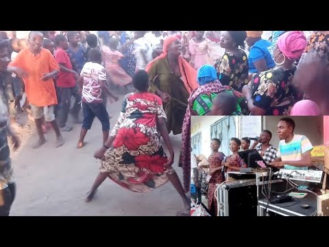 CHURA WAMEPAGAWA NA MATALUMBETA WAVUA NGUO HADHARANI KWENYE MZIKI KIGOMA NA KIGODORO