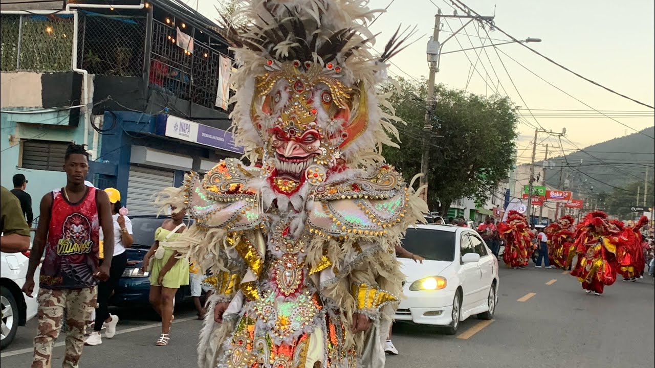 Parte 2  del carnaval villano donde todas las comparsa muestran su trajes coloridos y muchos más