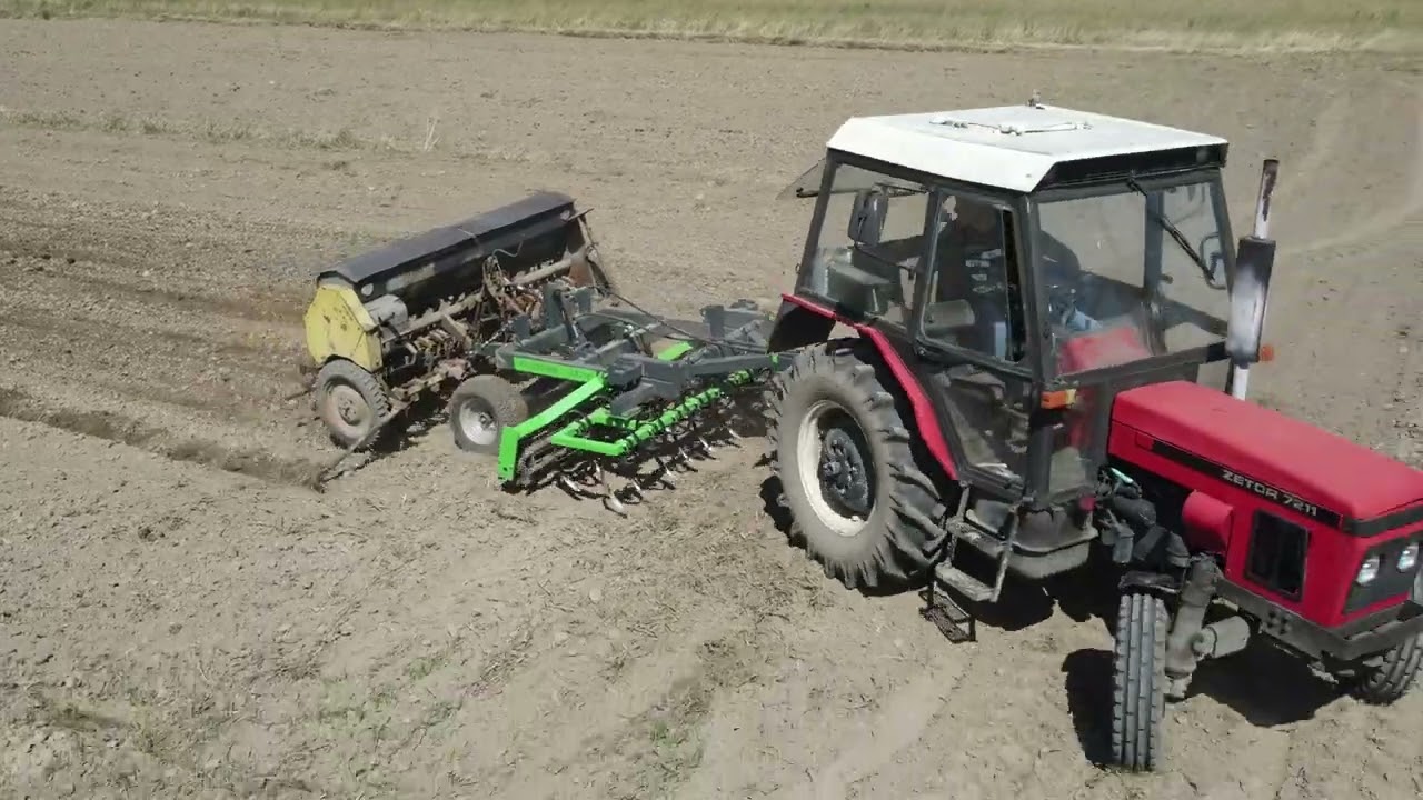 Siew poplonu agregatem półzawieszanym Cultimar z Zetor 7211