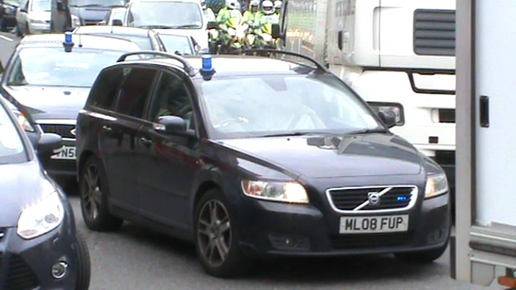 Metropolitan Police Volvo V50 & Ford Mondeo Responding