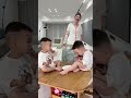Hilarious Twin Babies Eating Lunch! Cutest Chaos Ever 🔥 #dadlife #parenthack #赤ちゃん #cutebaby