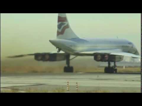 Great view of Concorde & Twin Towers departing JFK