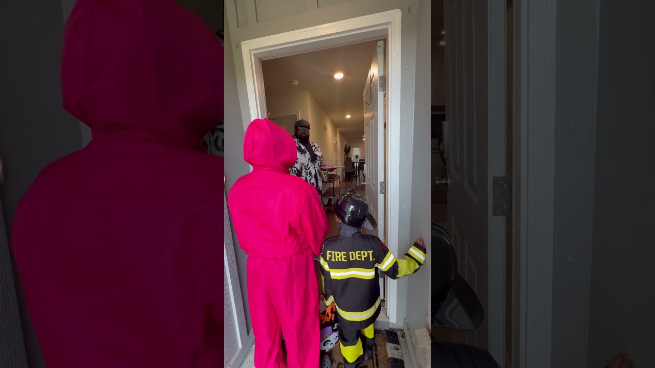 Мистер Вилли пытается раздать приправы на Хэллоуин 🎃 😂😂