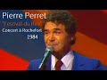 Pierre perret  face au public concert au festival du rire de rochefort en 1984