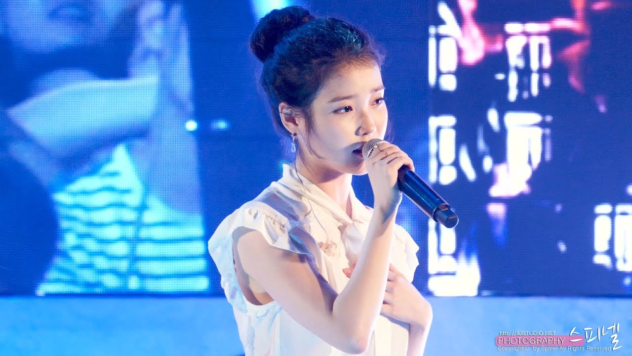 180803 아이유 IU 밤편지 Through the Night 4K 직캠 @ 해운대 하이트 by Spinel