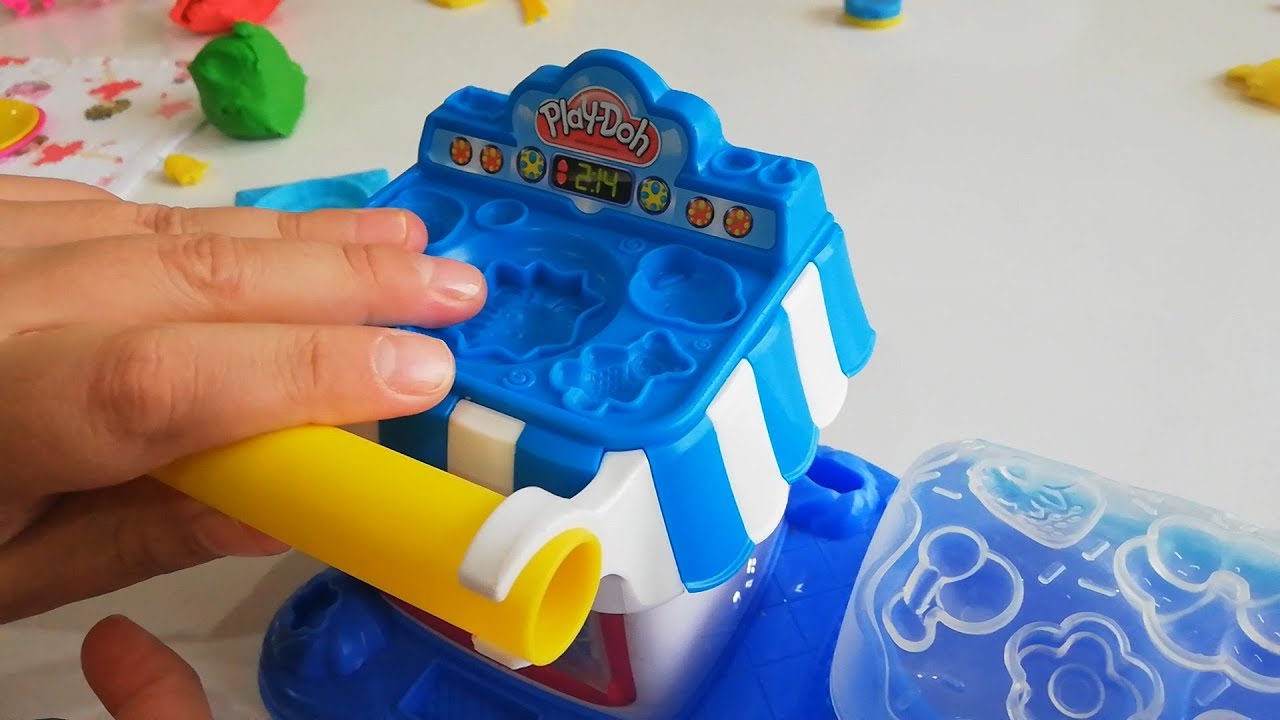 Barbie Kızları Oyun Hamuru ile Pasta Yapıyor YouTube