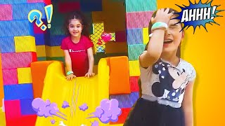 قصص وحكايات اطفال -اخطاء باللعب مع ايلا وشام لا تجرب تعملها- افلام كرتون مضحكه