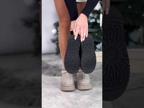 Низькі замшеві чорні уггі з манжетом колір на вибір, відео 1