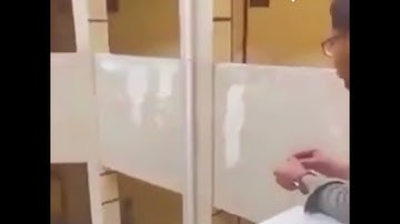 طالب مصري بكلية الشريعة يودع جامعته بتلاوة القران الكريم.