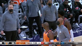 Chris Paul wasn't happy at all with this Taj Gibson foul \& yells at coach Thibodeau