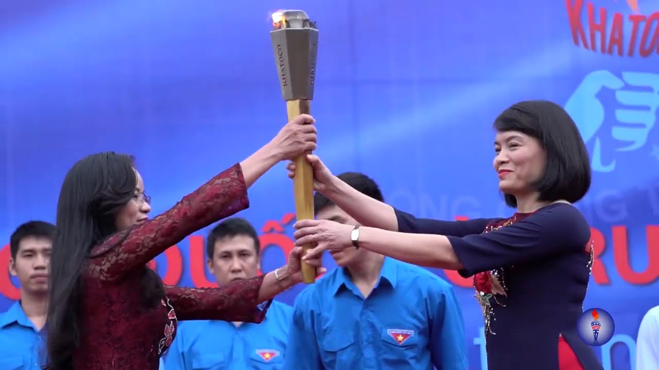 Hành trình rước đuốc và cờ truyền thống Khatoco