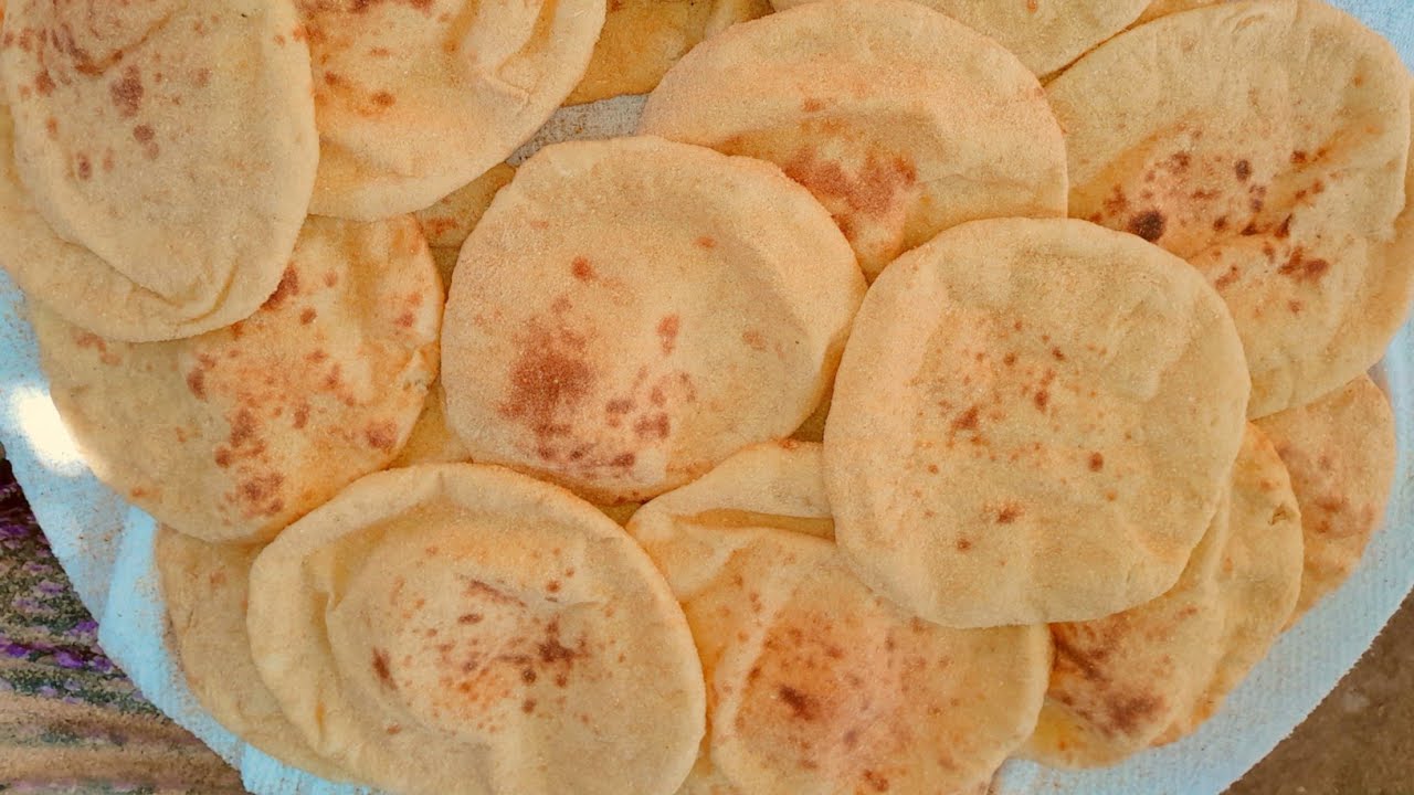 العيش المصري من غير ما ترحي ولا تتعبي وازاي عجنت في العجان الكبير ٢ كيلو دقيق وخليتو عجان صغير