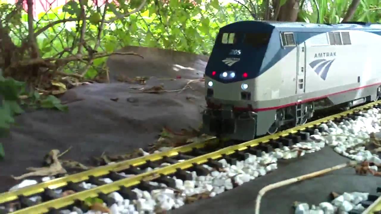 Hi-Def Pacing Amtrak 205 G-scale - YouTube