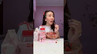 Si Teman Yang Buah Favoritnya Stroberi