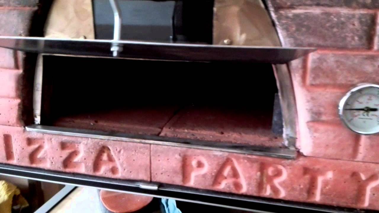 Prototipo sportello del forno a legna Pizza Party - YouTube
