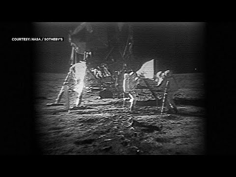 لمحات مما يقال إنها الشرائط الأصلية التي توثق هبوط أبولو 11 على القمر